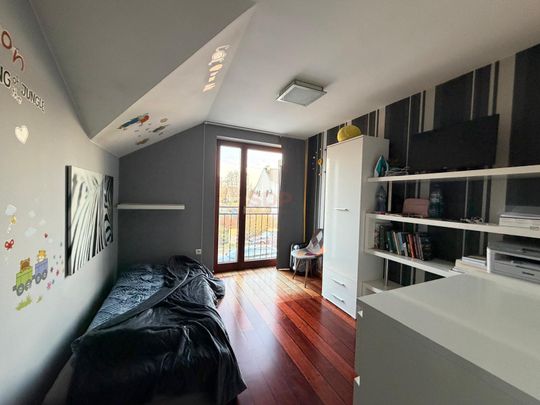 Nowoczesny dom w zabudowie szeregowej - Zdjęcie 1