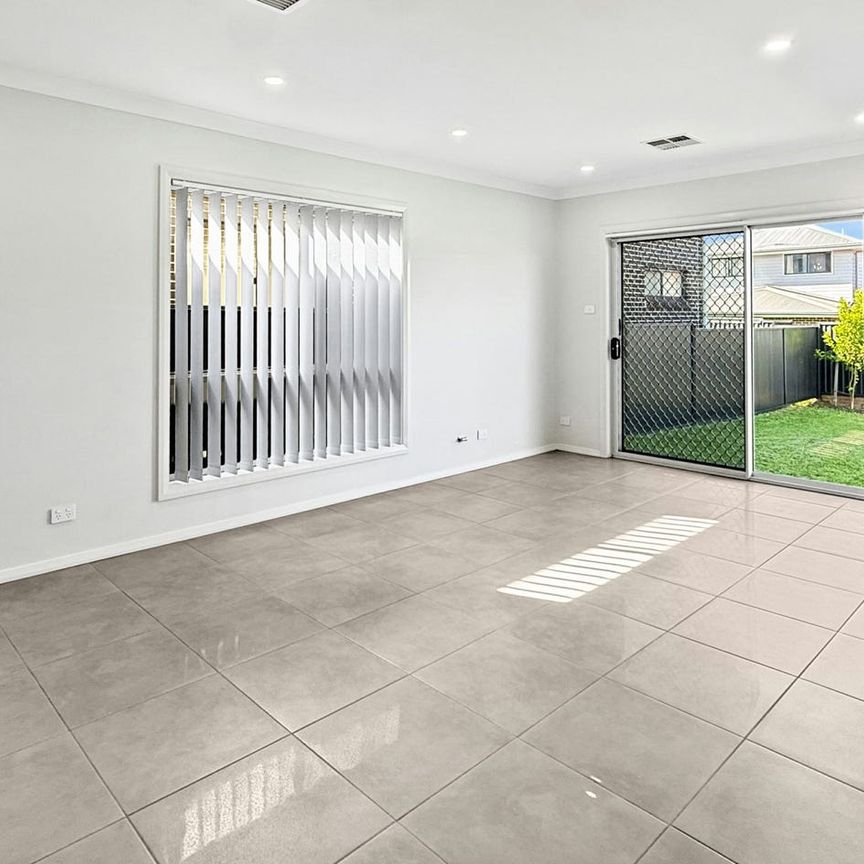 Near-New Spacious Five-Bedroom Family Home with Multi-Room & Large Block - Photo 1