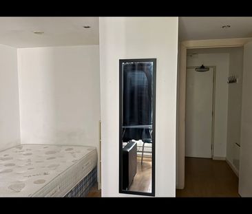 Studio Flat, Wellington St, LS1 - Photo 5