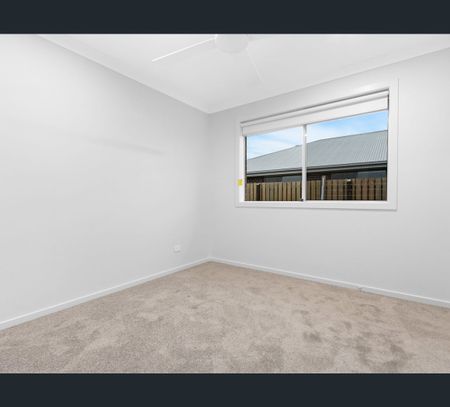 10 Eastminster Street, Eli Waters, Qld 4655 - Photo 5