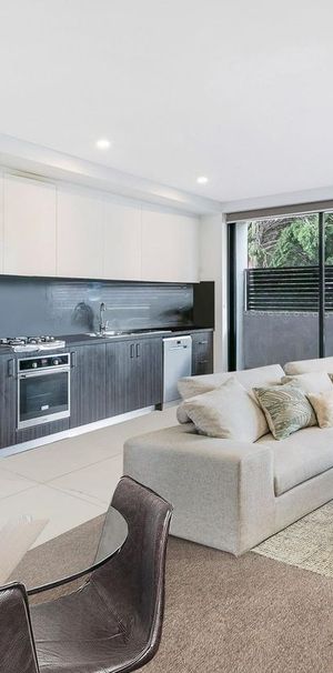 Modern Comfort Meets City Convenience - Photo 1