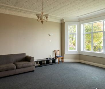 Tidy bedroom in shared housing! - Photo 1