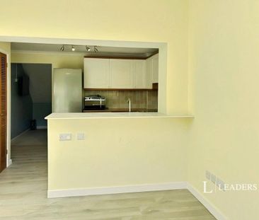 2 bedroom house to rent Kenneth Close, Cheltenham, Gloucestershire,... - Photo 3