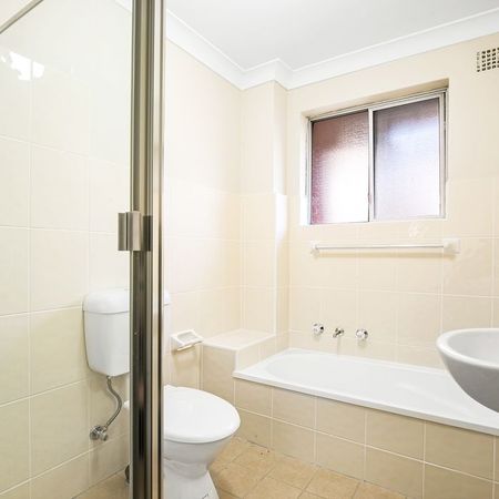 Newly Updated, Sun-Filled, Modern And Spacious Two Bedroom Apartment In The Heart Of Lakemba - Photo 4