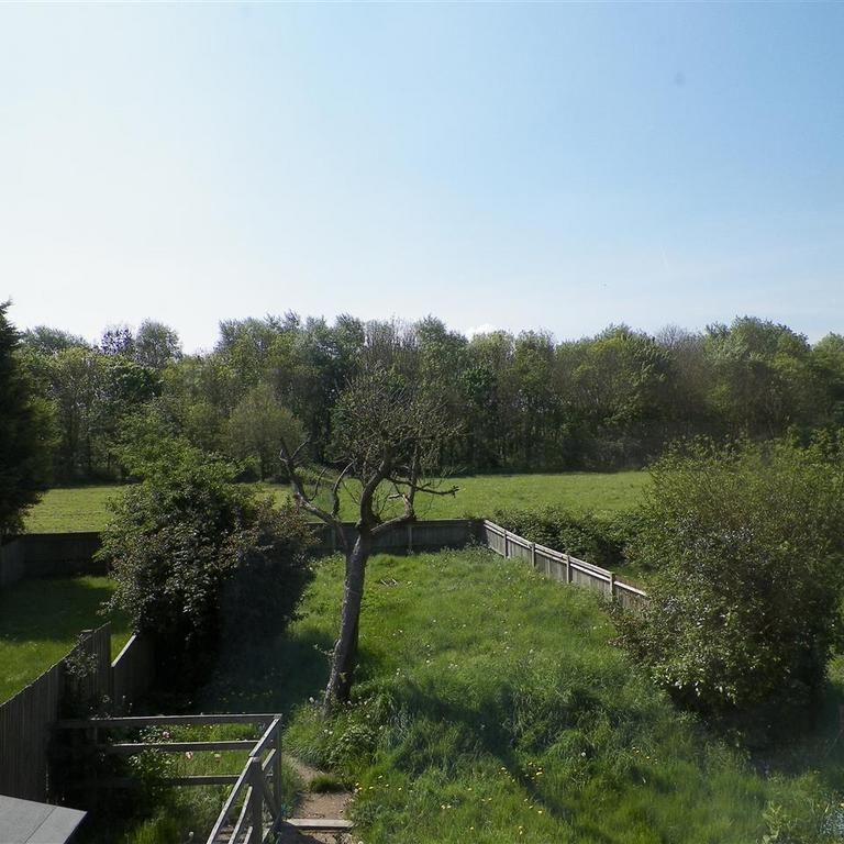 2 bedroom end of terrace house to rent - Photo 1