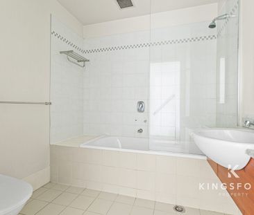 EXTRA LARGE ONE BEDROOM IN STUNNING ST KILDA ROAD - Photo 6