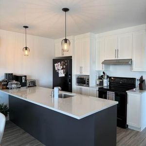 Superbe logement 3 1/2 + bureau à St-Nicolas, 1ier étage, climatisé, 2 STATIONNEMENTS EXTÉRIEURS INCLUS, LIBRE LE 1ier décembre 2025. - Photo 2