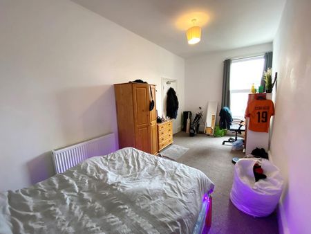 6 bedroom terraced house to rent - Photo 4