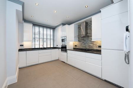 3 bedroom flat to rent - Photo 4