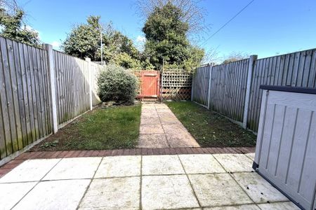 2 bedroom terraced house to rent - Photo 2