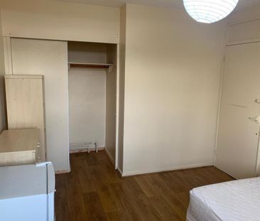 4 bedroom flat to rent - Photo 2