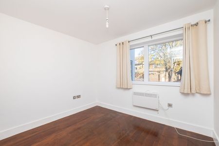 Village Court, Cheam, SM3 - Photo 5