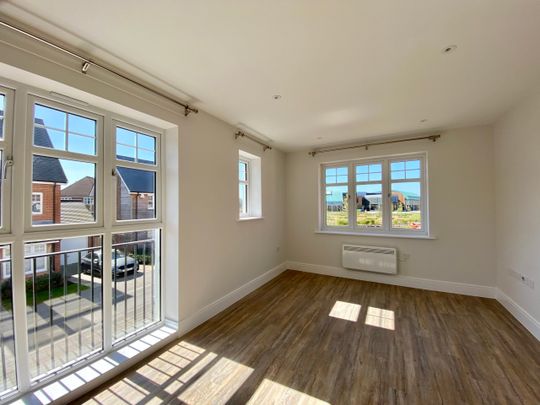 Thistle House, Emerald Avenue, GU51 - Photo 1