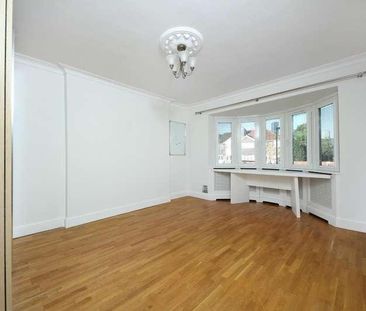 Bowes Road, W3 - Photo 1