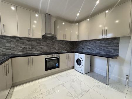 5 bedroom terraced house to rent - Photo 4