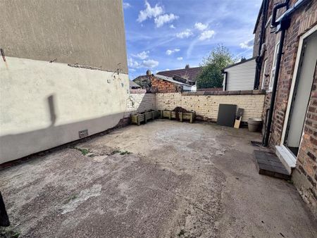 2 bedroom semi-detached house to rent - Photo 5