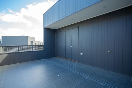 YARRAVILLE PLACE - Near new Tri-Level Townhouse in the Heart of Yarraville - Photo 4