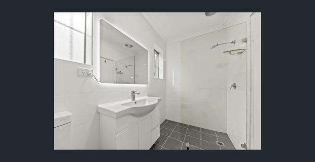 Bright, Modern & Effortlessly Stylish 2 Bedroom Apartment - Photo 1