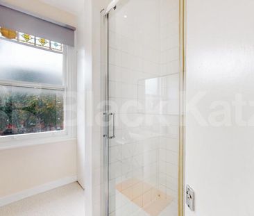 ***HEATING AND HOT WATER INCLUDED***This is a fantastic apartment s... - Photo 2
