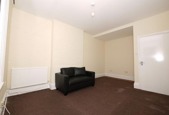 3 bedroom flat to rent - Photo 1