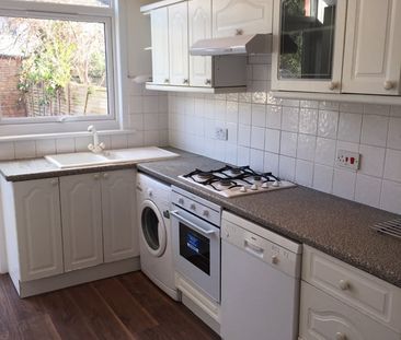 4 Bed Terraced House, Fairlawn Avenue, N2 - Photo 1