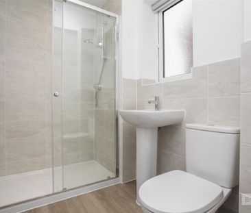 3 bed House - Detached To Let - Photo 6