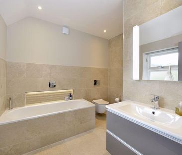 3 bedroom semi-detached house to rent - Photo 5