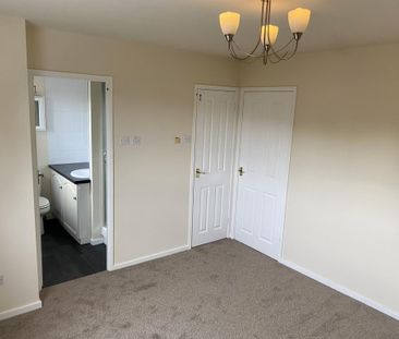 3 bedroom detached house to rent - Photo 4