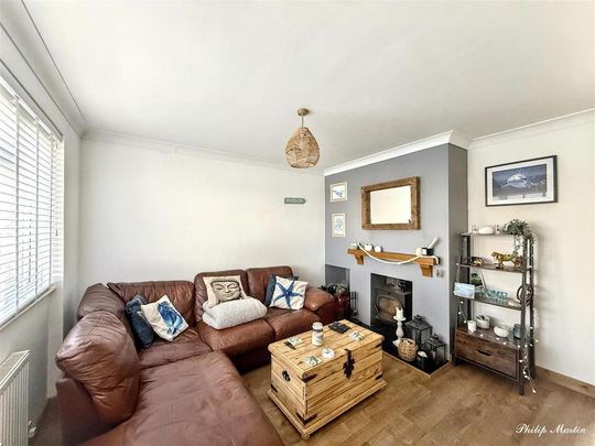 3 bedroom semi-detached house to rent - Photo 1