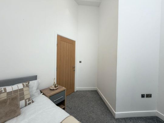 1 bedroom in a flat share to rent - Photo 1