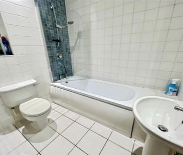 3 bedroom flat to rent - Photo 6