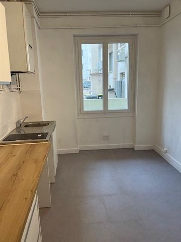 Location Appartement 1 pièce 44m² LYON 3ème - Photo 4