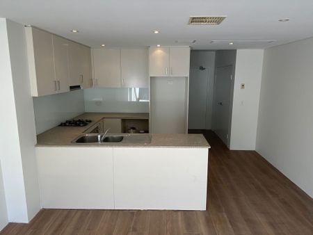 Split Level One Bedroom Apartment - Photo 2