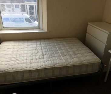 6 bedroom terraced house to rent - Photo 3