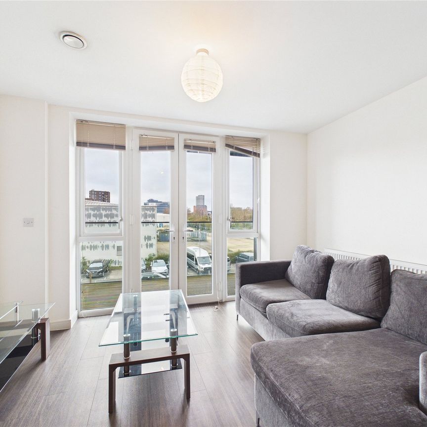 2 bedroom in Oscar Wilde Road, Reading - Photo 1