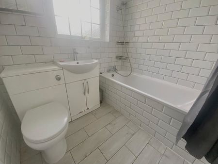 Long Drive, Greenford - Photo 3