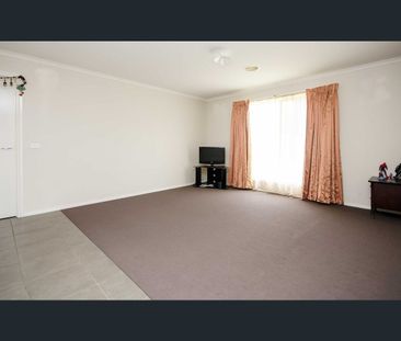 Beautiful, Modern Family Home! - Photo 4