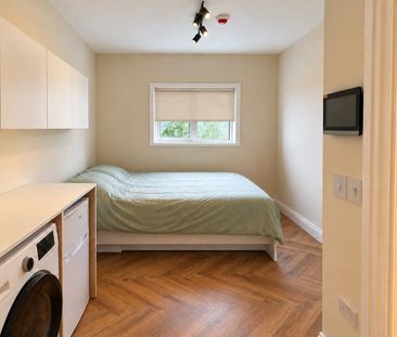 Studio Flat, London, W3 - Photo 1
