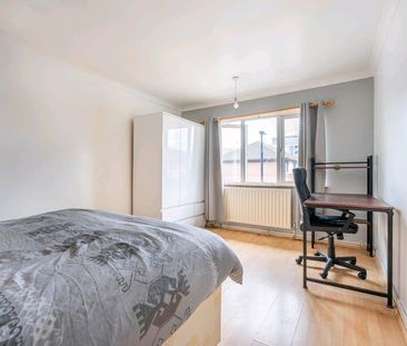 Studio Flat, Dee St, E14 - Photo 2