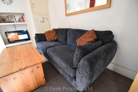 1 bedroom in a house share to rent - Photo 2