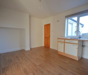 3 bedroom end of terrace house to rent - Photo 4