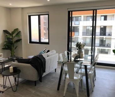 Modern two-bedroom apartment in a convenient Homebush location - Photo 4