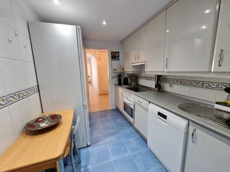 Luxury Apartment for rent in Marbella, Andalusia - Photo 4