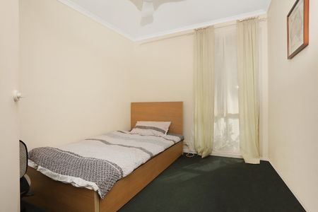 4 Sandalwood Terrace, Nerang QLD 4211 - House For Rent | Domain - Photo 4