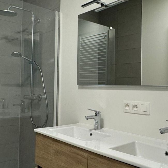 Appartement te huur in Veurne voor € 950 met 2 slaapkamers - Photo 1