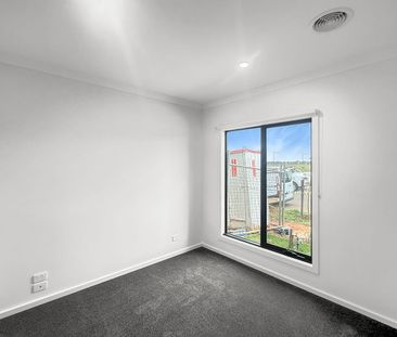 🏡 Brand New 4-Bedroom House in Thornhill Park - Photo 3