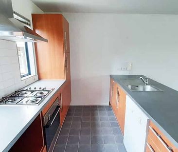 Popular townhouse in a great location - Photo 2