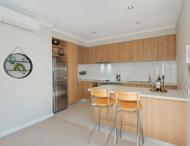 VIBRANT APARTMENT IN THE HEART OF EAST VIC PARK! - Photo 1