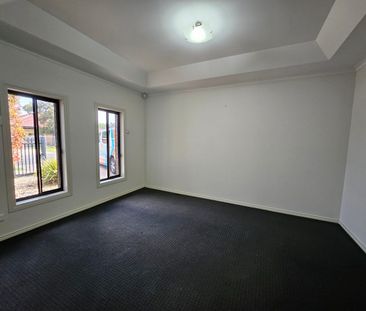 Low Maintenance and Modern Living Home - Photo 2