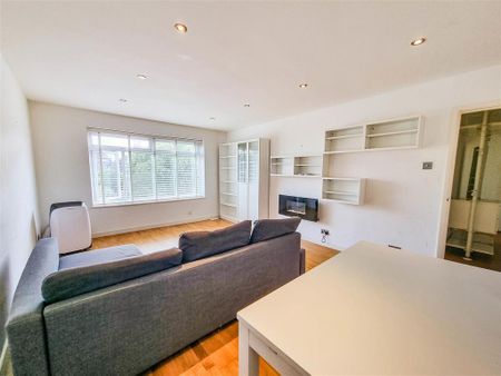 2 bedroom flat to rent - Photo 2